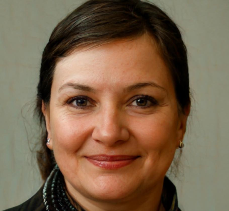 Elena Vázquez, Directora de Programas Educativos